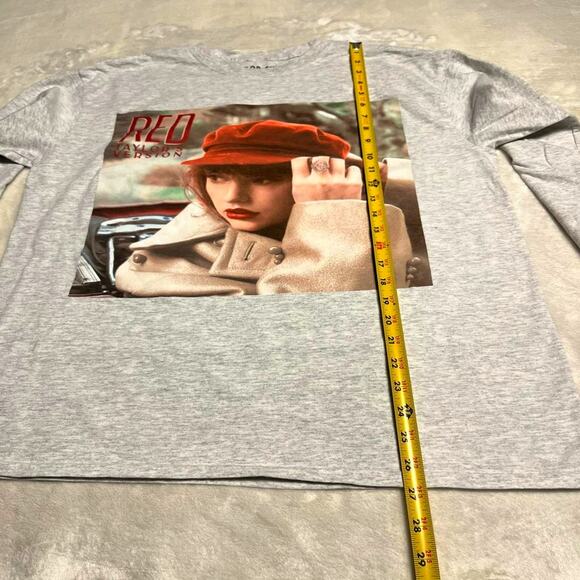 Taylor Swift Red Long Sleeve T-Shirt Size M Heathered Gray Swiftie Eras Chiefs - Picture 6 of 7